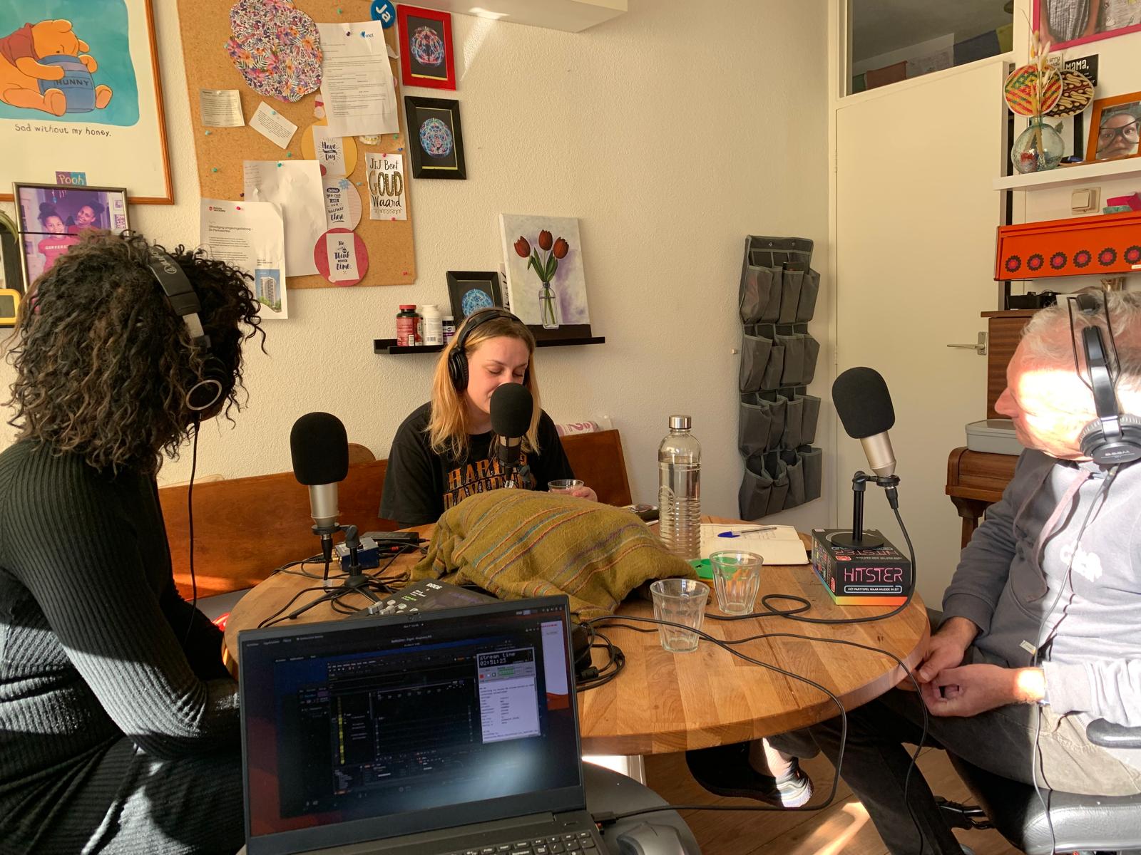 Annemieke live op de radio…