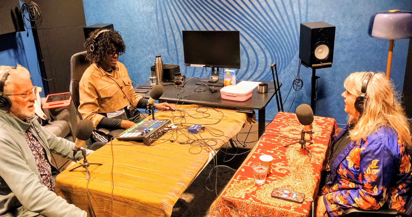 Katja bij Lastpak achter de microfoon…